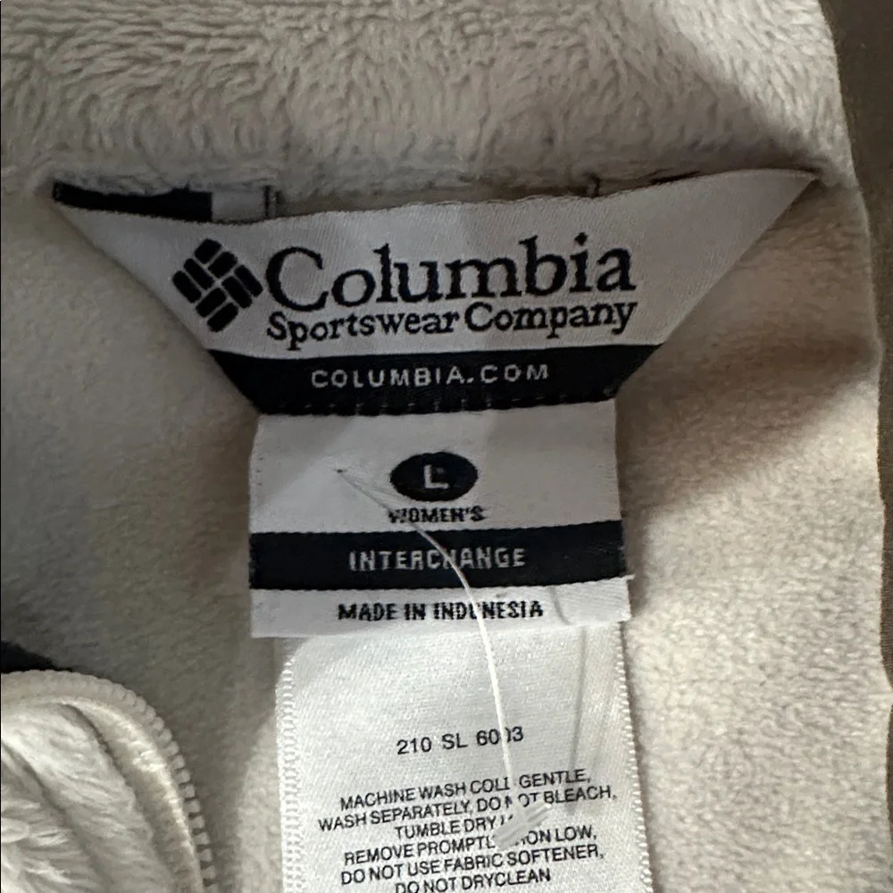 Columbia White and Tan Fleece Jacket - Picture 2 of 3